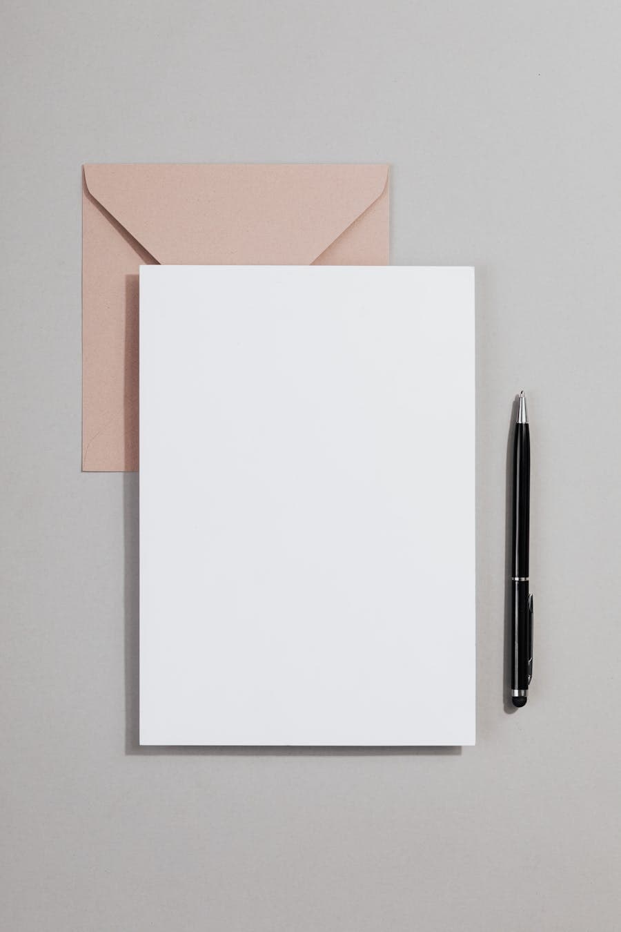 Minimal stationery paper and envelope detail
